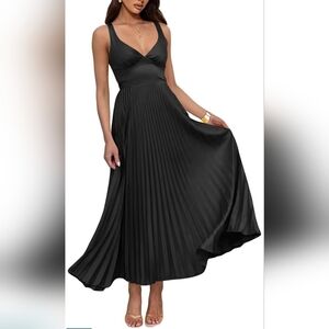 Elegant Black Pleated Maxi Dress